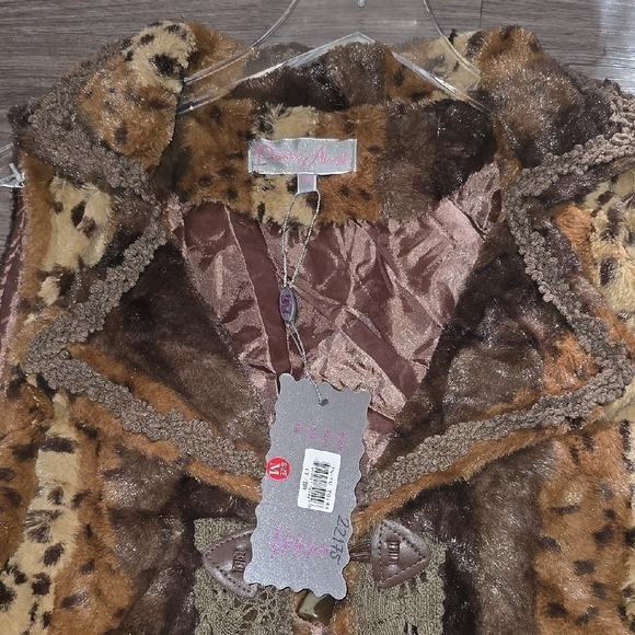 Pretty Angel Faux Fur Animal Print Vest - Picture 6 of 8